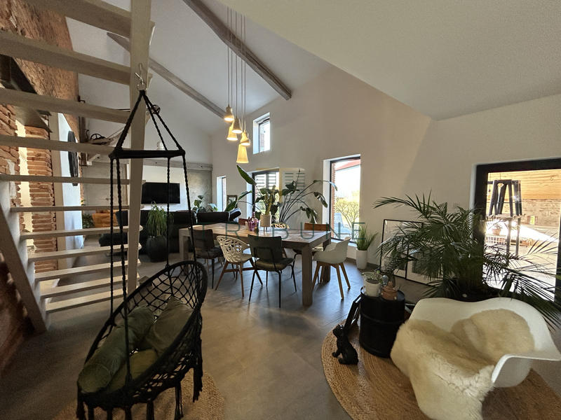 Maison - 262 m² - 9 pièces