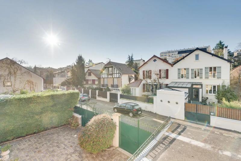 Maison - 225 m² - 7 pièces