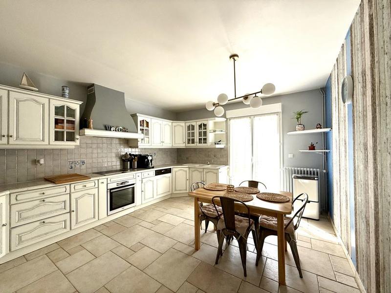 Maison - 184 m² - 7 pièces