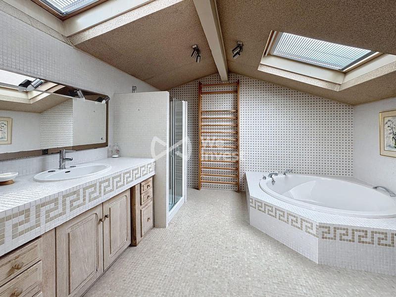 Maison - 230 m² - 5 pièces