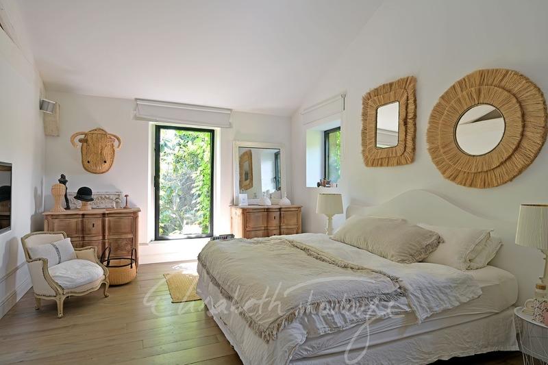 Maison - 220 m² - 6 pièces