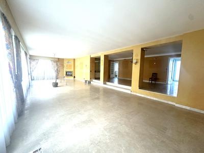 Maison - 200 m² - 8 pièces