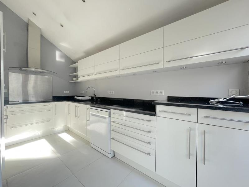 Maison - 210 m² - 6 pièces