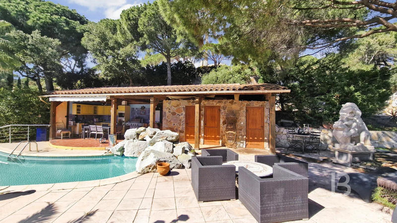 Villa - 439 m² - 8 pièces