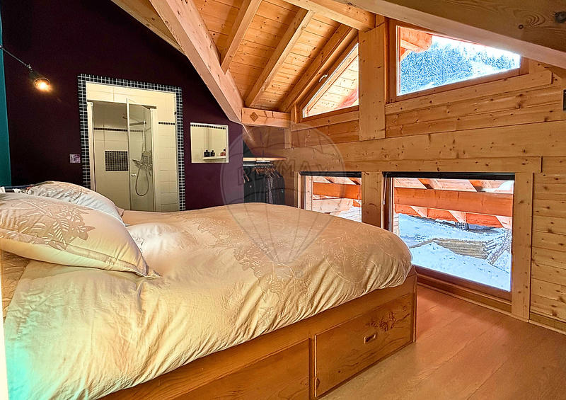 Maison - 201 m² - 7 pièces