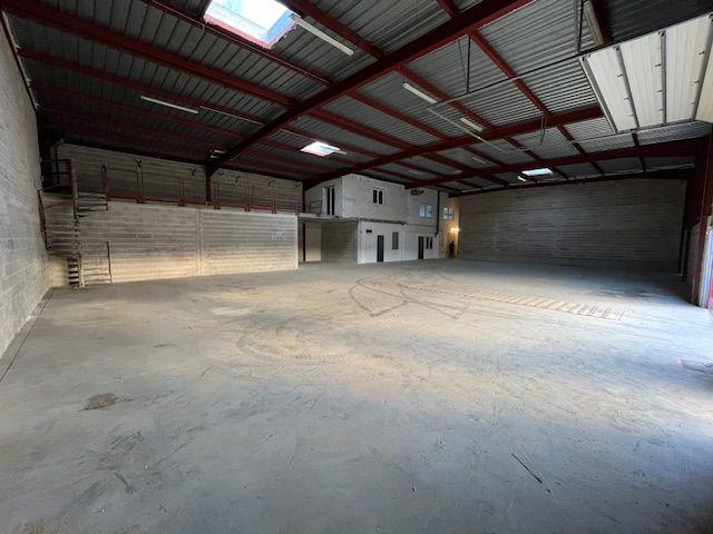Entrepôt - 530 m²