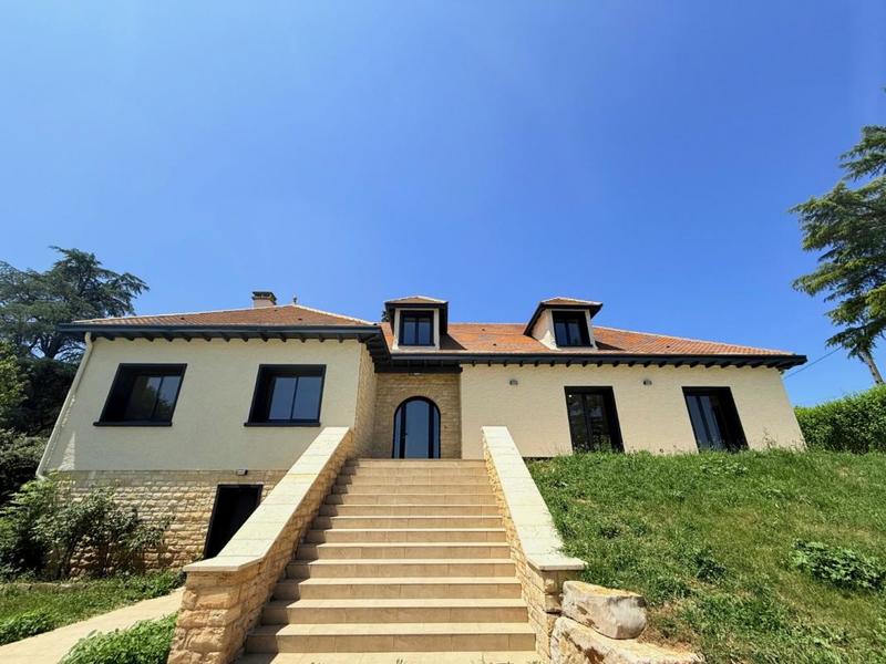 Maison - 339 m² - 12 pièces