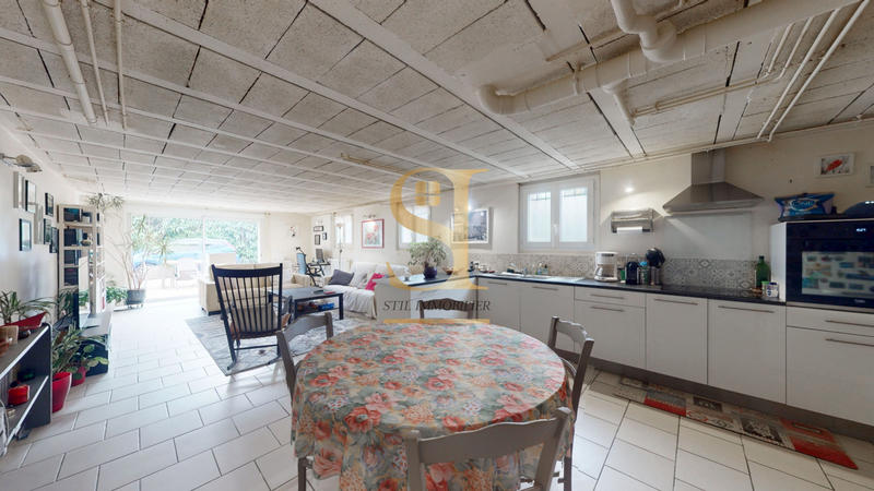 Maison - 228 m² - 7 pièces