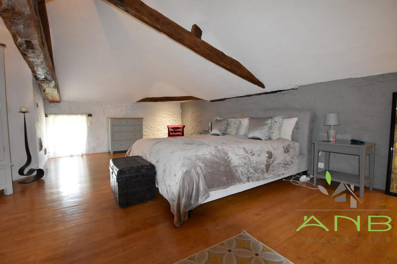 Maison - 305 m² - 8 pièces