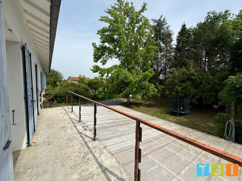 Maison - 207 m² - 8 pièces