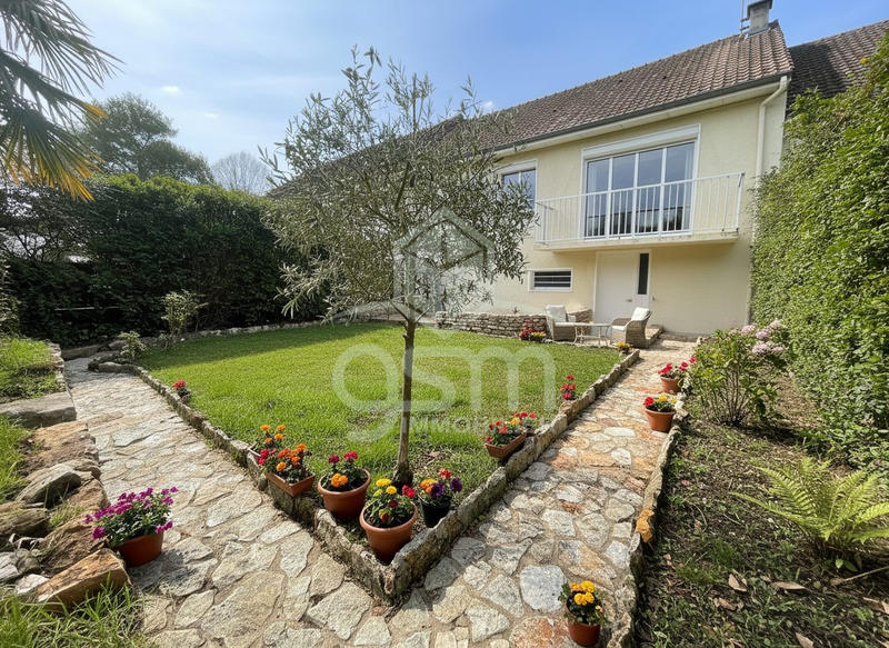 Maison traditionnelle - 111 m² - 5 pièces