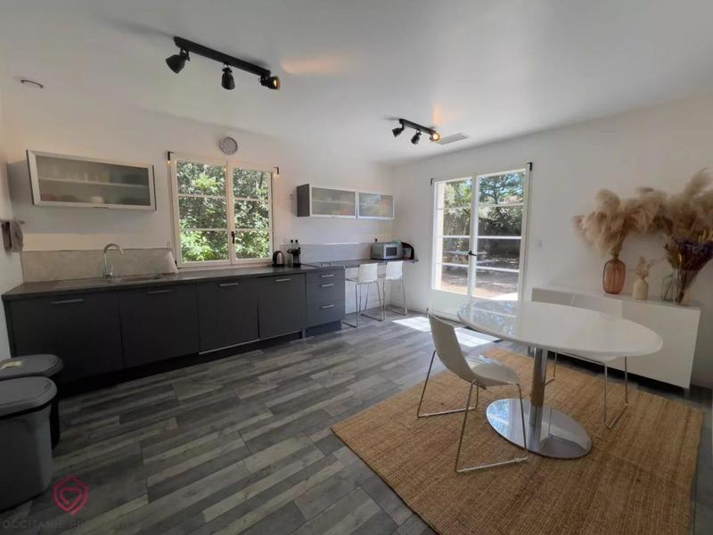 Propriété - 345 m² - 9 pièces