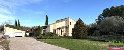 Maison - 2 450 m² - 2 pièces