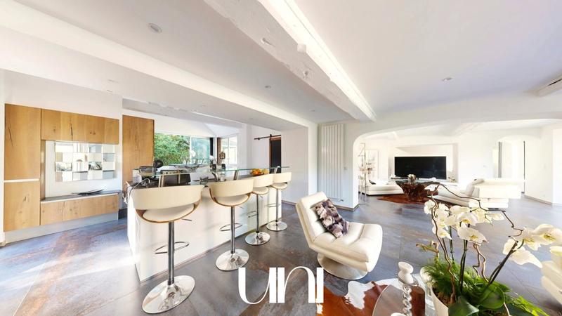 Maison - 500 m² - 13 pièces