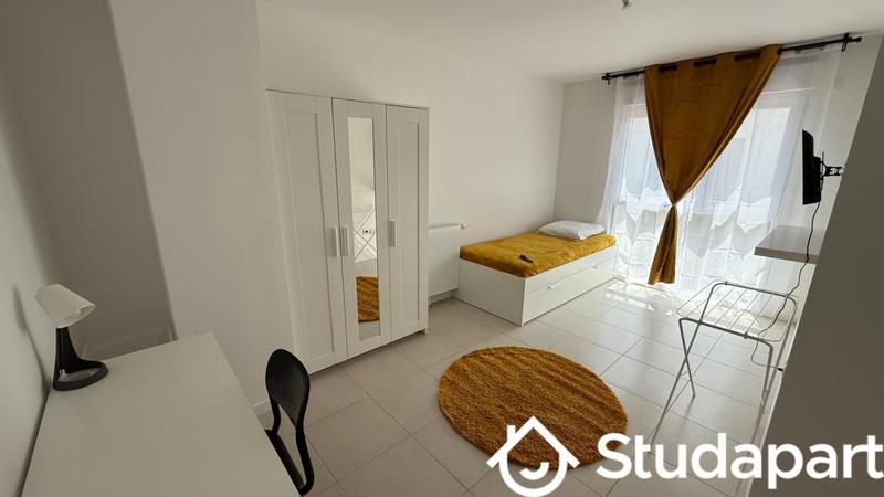 Chambre - 11 m² - 1 pièce