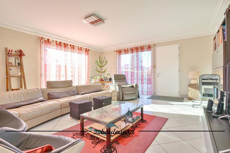 Demeure - 213 m² - 6 pièces