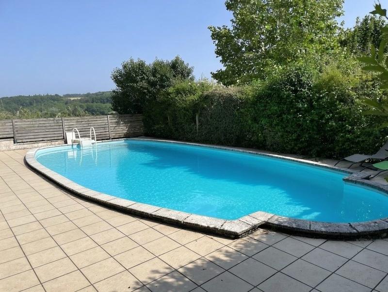 Maison - 288 m² - 8 pièces