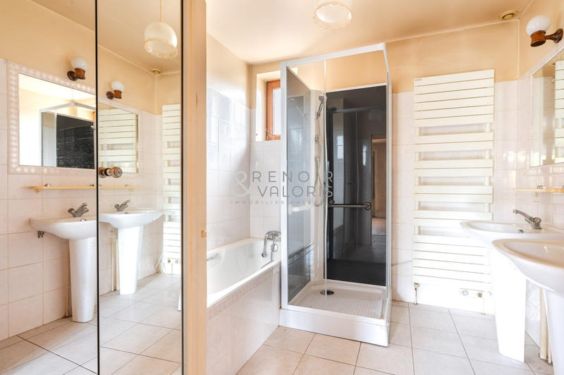 Maison - 300 m² - 7 pièces