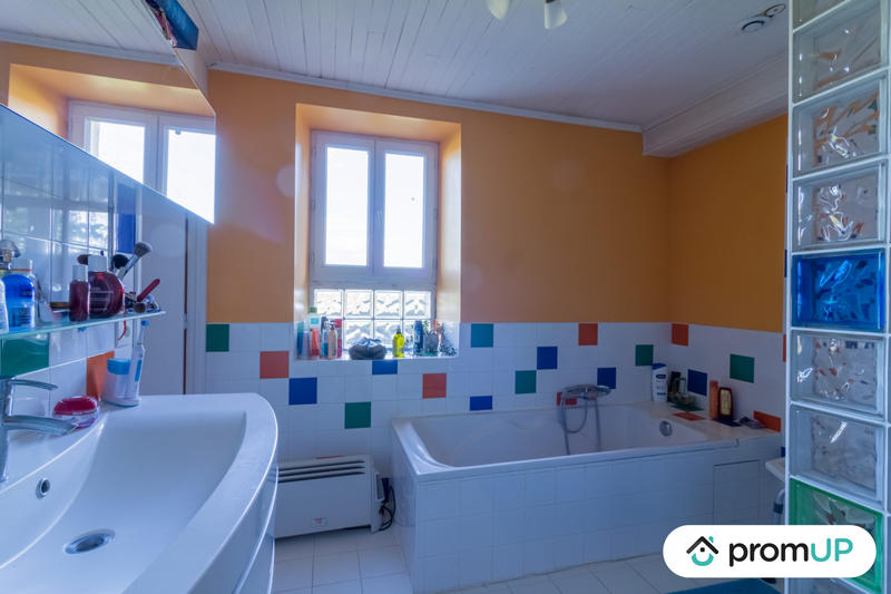 Maison - 260 m² - 6 pièces