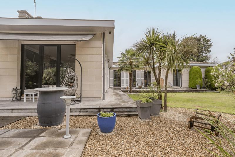 Maison - 390 m² - 10 pièces