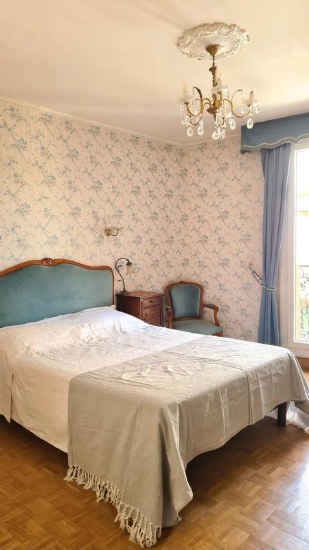 Maison traditionnelle - 185 m² - 8 pièces