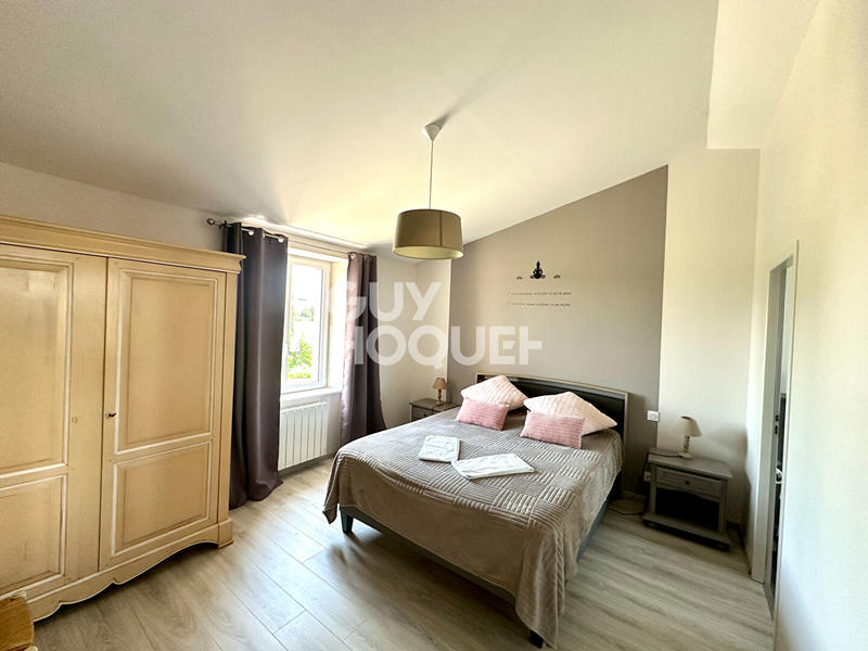 Maison - 225 m² - 9 pièces