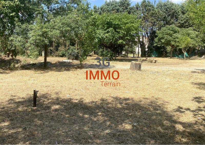 Terrain constructible - 900 m²