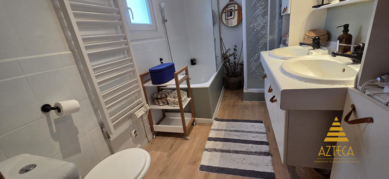 Maison - 158 m² - 9 pièces