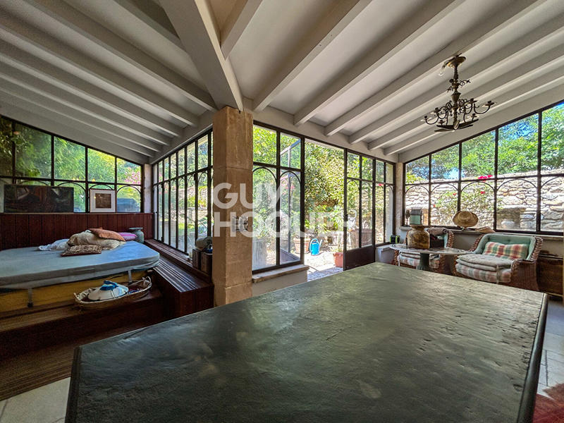 Maison - 270 m² - 10 pièces