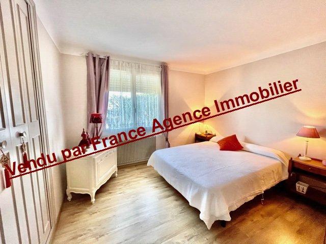Appartement ancien - 73 m² - 3 pièces