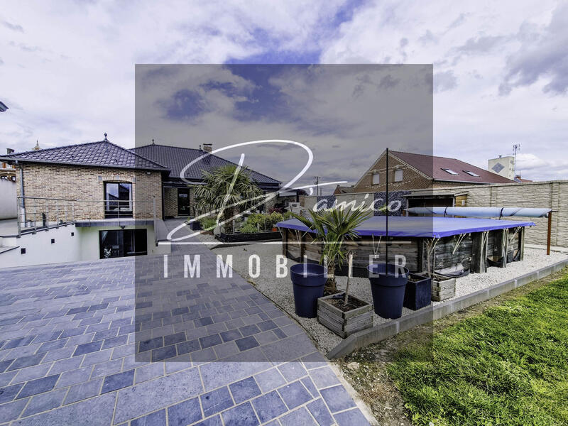 Maison - 214 m² - 10 pièces