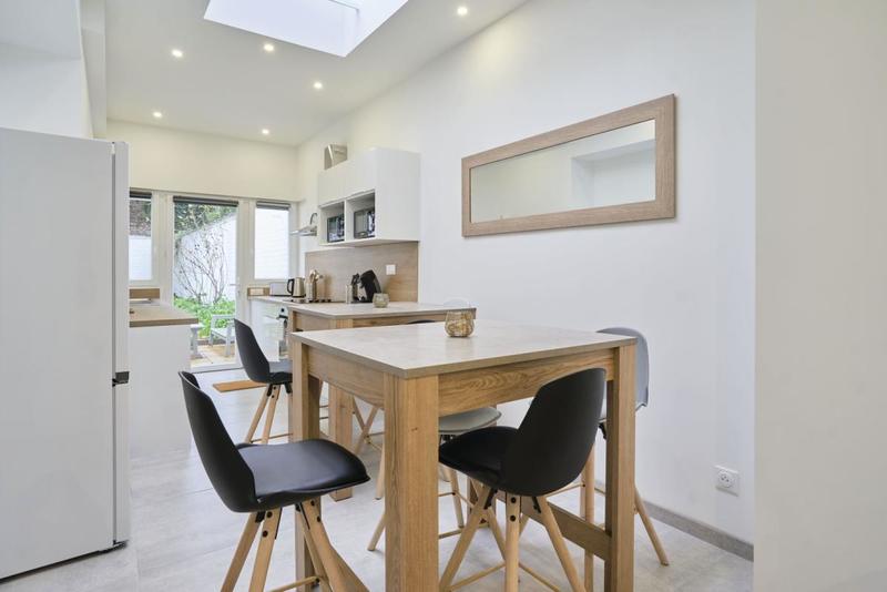 Maison - 143 m² - 9 pièces