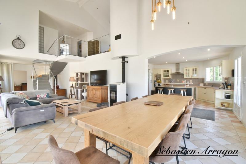 Villa - 250 m² - 6 pièces