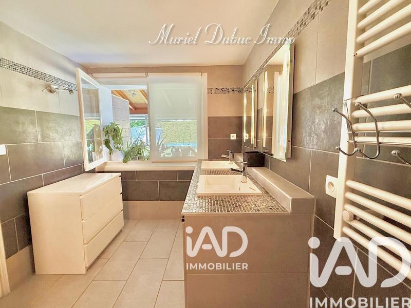 Maison - 200 m² - 6 pièces