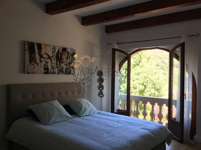 Maison - 271 m² - 9 pièces