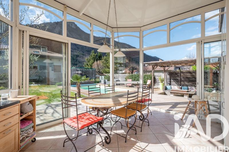 Maison - 210 m² - 7 pièces