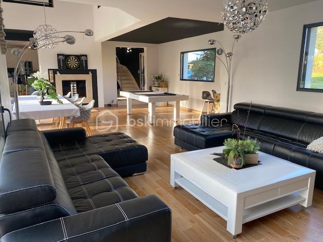 Maison - 262 m² - 8 pièces