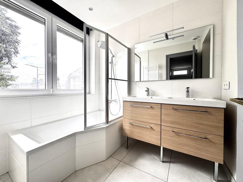 Appartement - 99 m² - 4 pièces