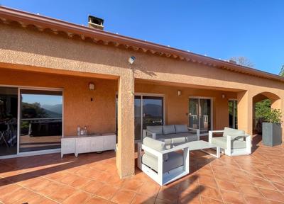 Maison - 142 m² - 6 pièces