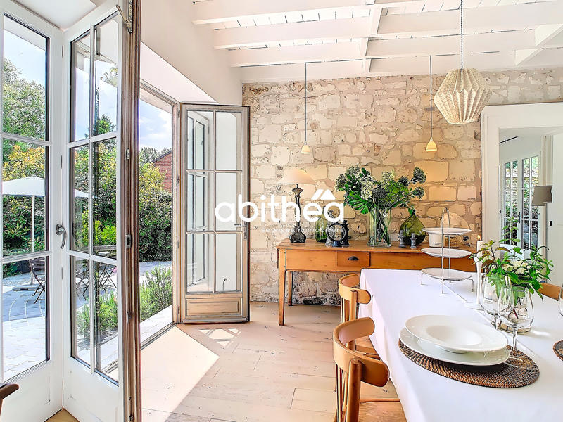 Maison - 250 m² - 8 pièces