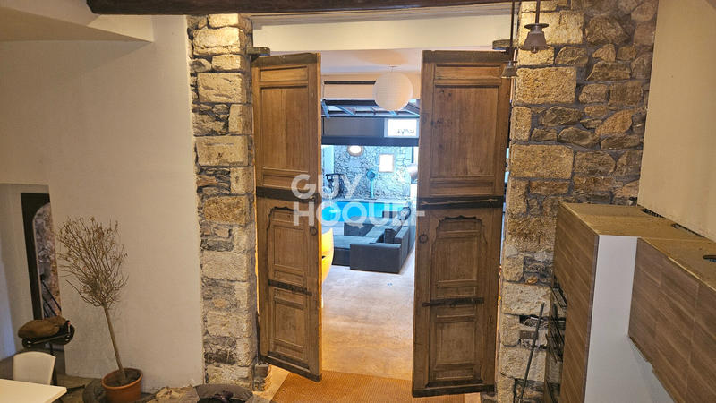 Loft - 231 m² - 5 pièces