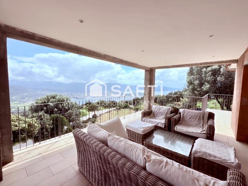 Villa - 263 m² - 9 pièces