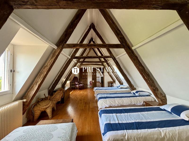 Maison - 250 m² - 8 pièces