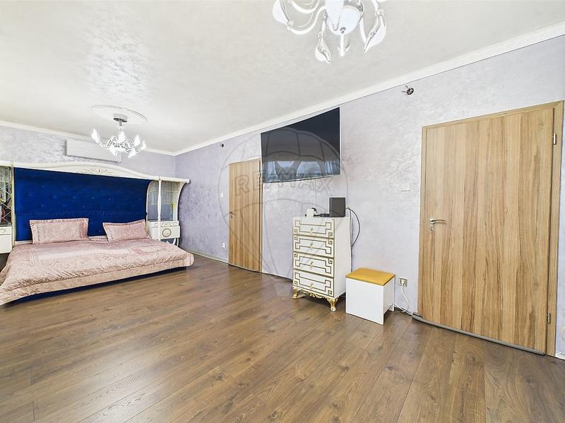 Maison - 255 m² - 6 pièces