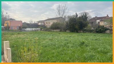 Terrain constructible - 330 m²