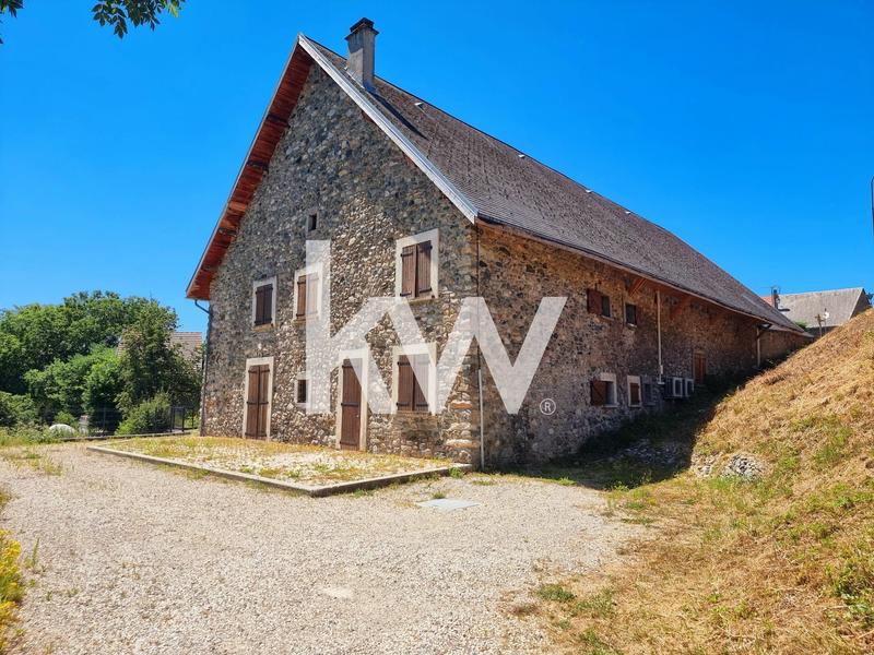 Maison - 236 m² - 7 pièces