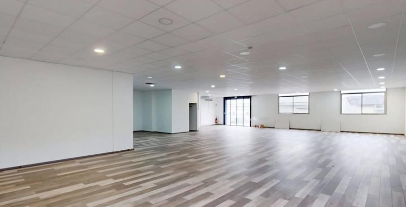 Local commercial - 426 m² - 4 pièces
