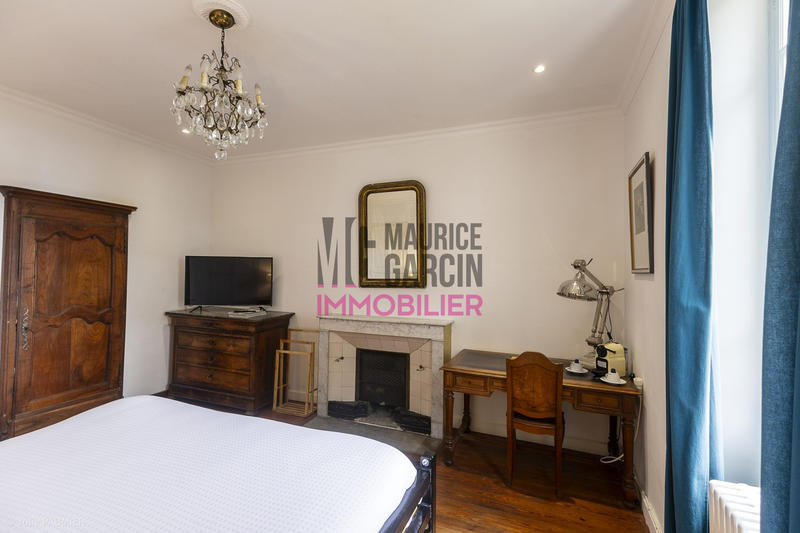 Maison - 330 m² - 14 pièces