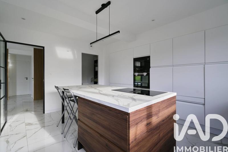 Maison - 210 m² - 6 pièces