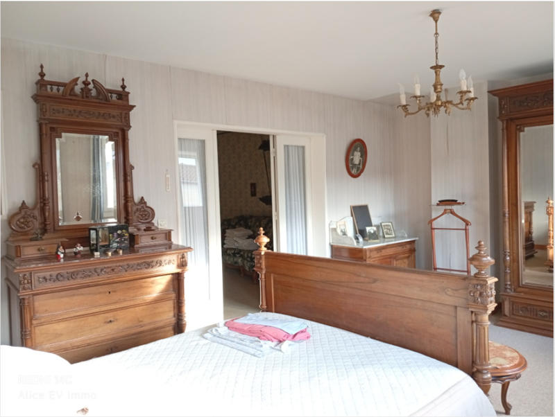 Maison - 220 m² - 11 pièces